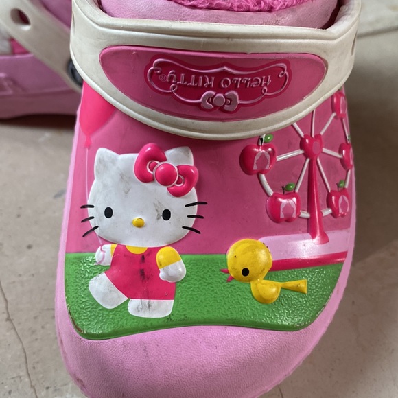 Hello Kitty lined Crocs - Picture 4 of 8